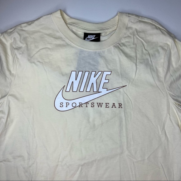 NIKE Pale Yellow Signature Tee Shirt, Short Sleeve, Chevron Stripe Back, NWT!! - Picture 4 of 13